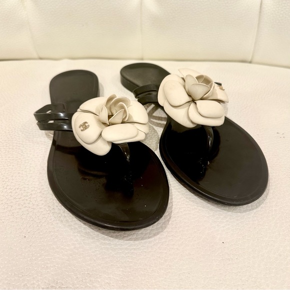 Chanel flip flops - Picture 2 of 8